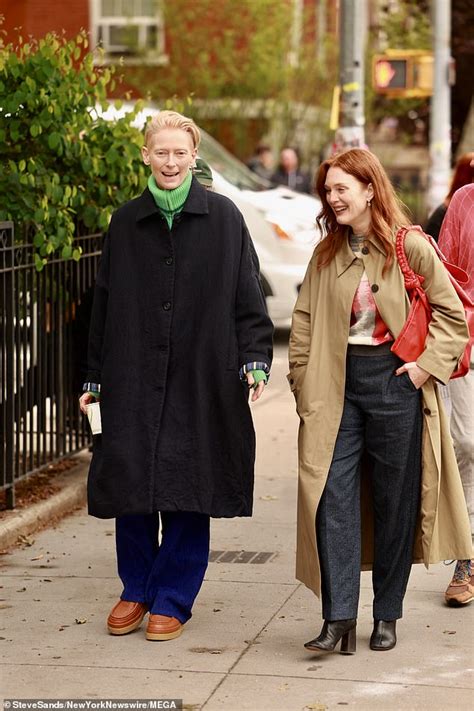 julianne moore chanel|Julianne Moore in Bottega Veneta, Tilda Swinton in Chanel: .